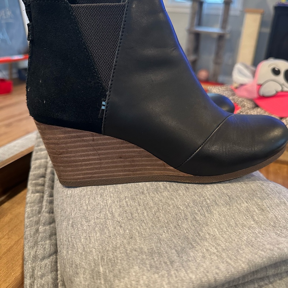 Toms Black Leather Wedge Boots